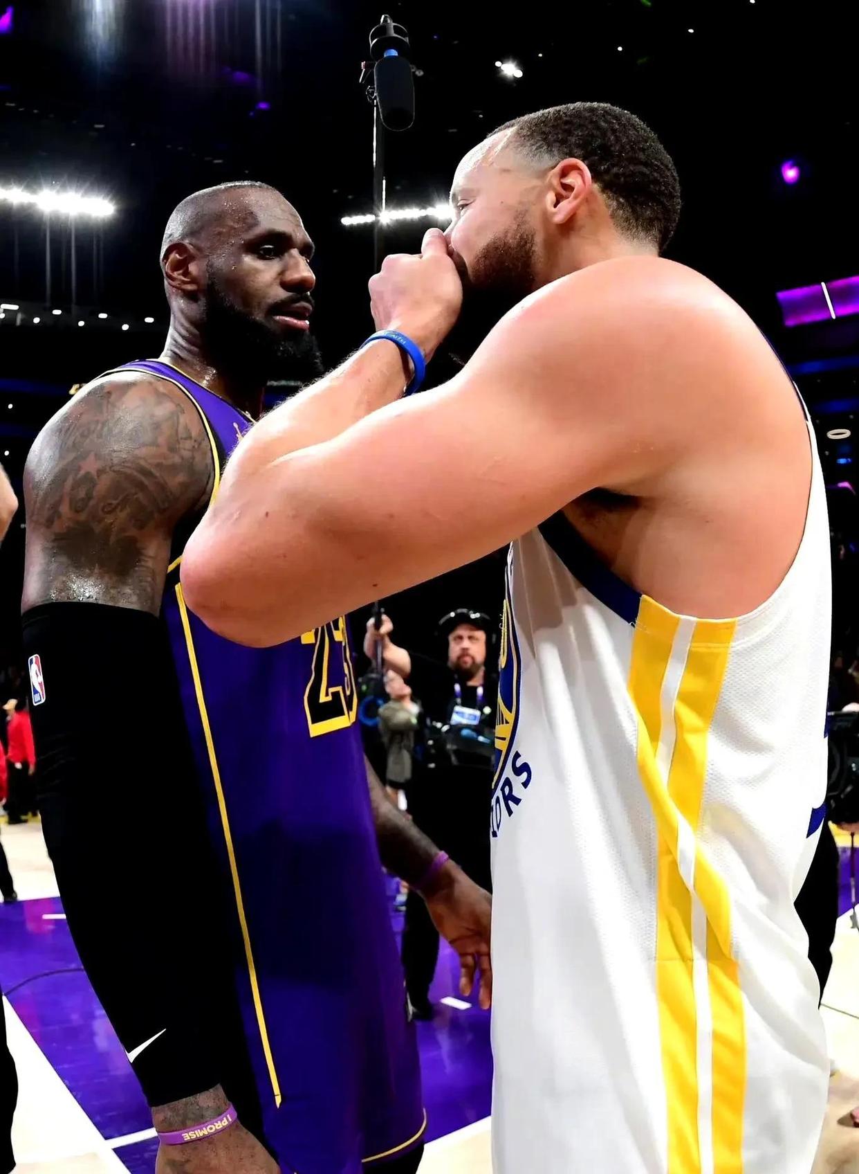 詹姆斯巅峰对决，Karsa与30激战加拿大队分钟，赛况扑朔迷离胜负难料！的简单介绍